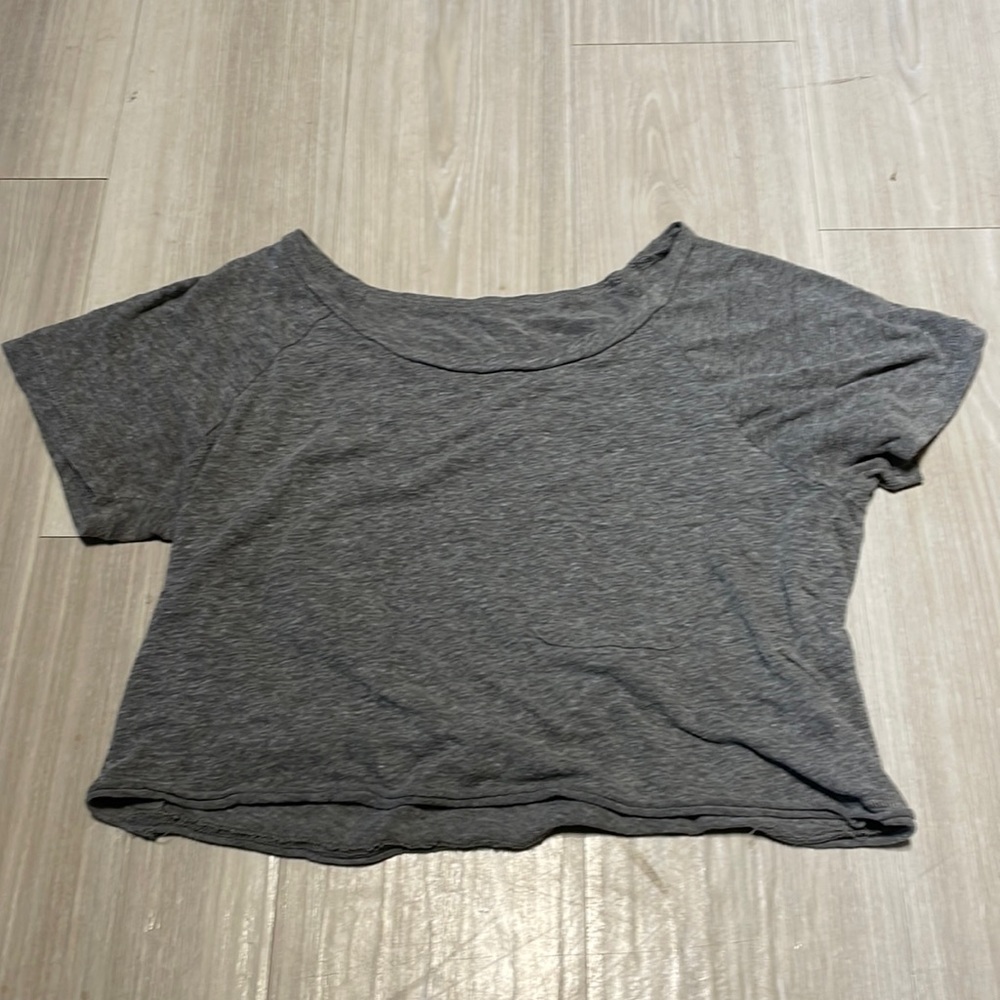 Grey t-shirt crop top with front pocket - size xs - good condition